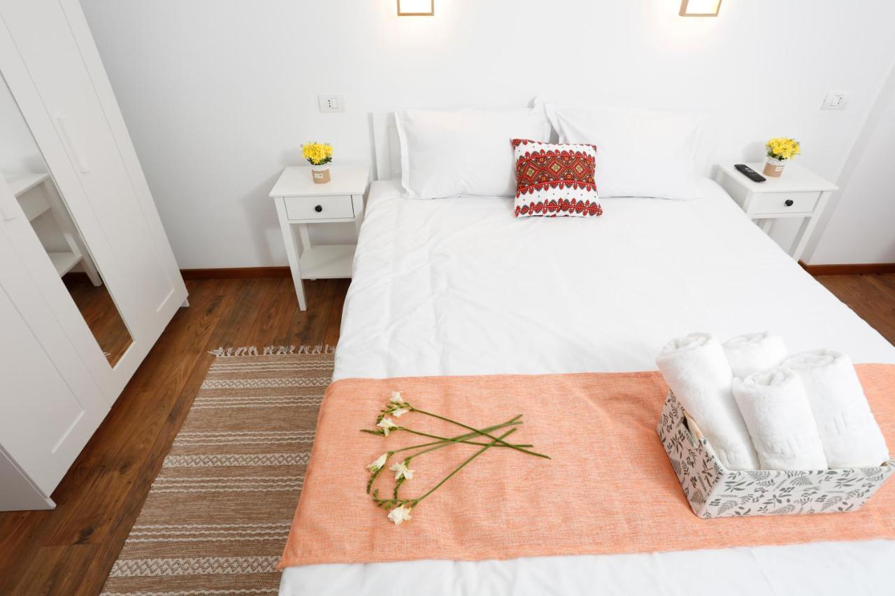 בוקרשט Traditional Romanian Apartments מראה חיצוני תמונה