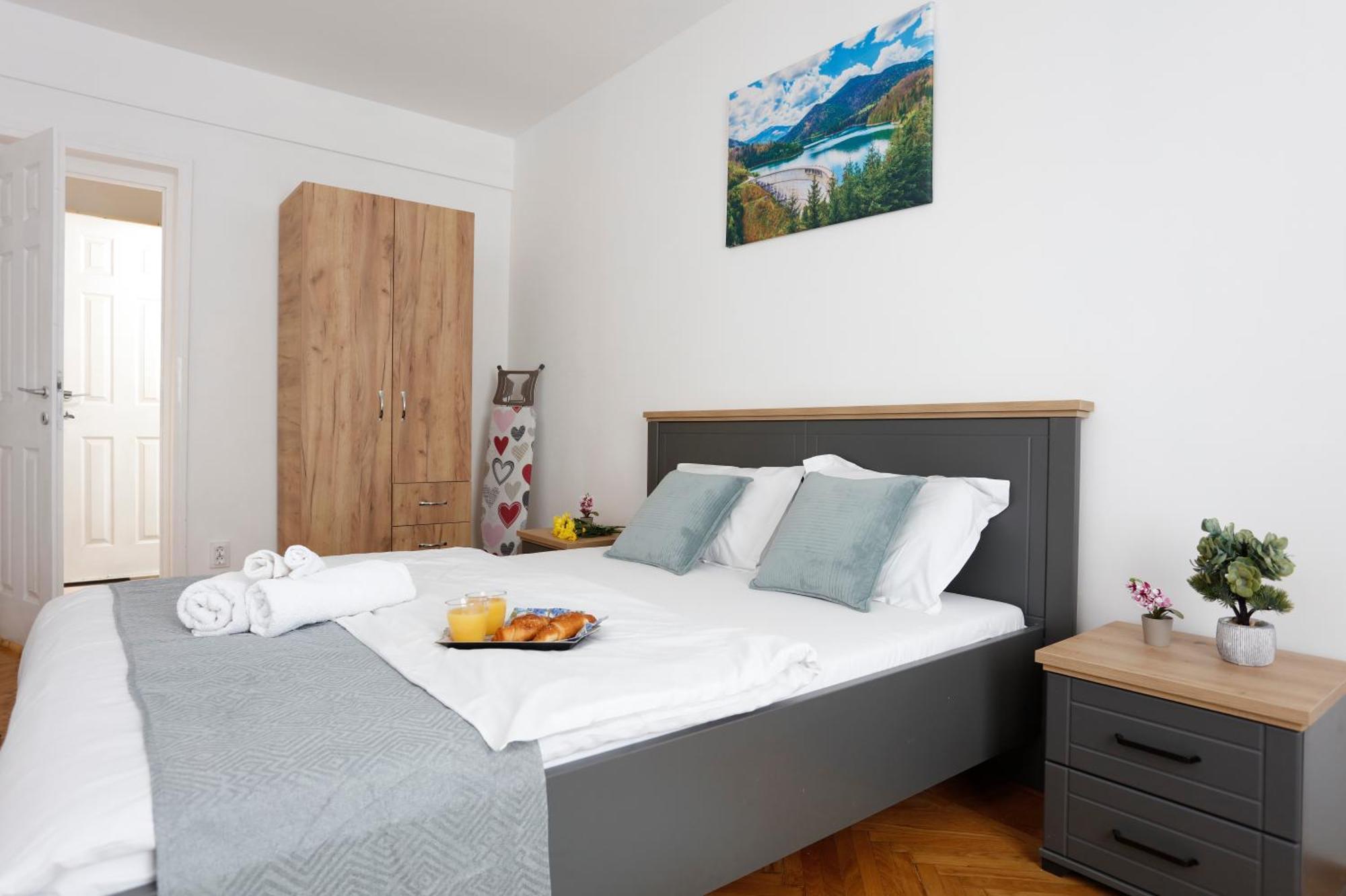 בוקרשט Traditional Romanian Apartments מראה חיצוני תמונה